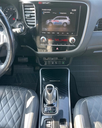 Mitsubishi Outlander cena 95000 przebieg: 170000, rok produkcji 2019 z Rzeszów małe 154